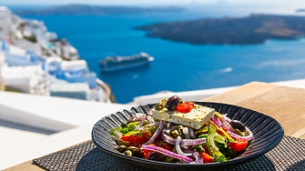 Гърция реализира рекордни приходи от туризъм през първата половина на