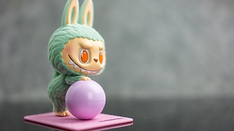 Популярността на куклата Labubu направи много богат собственикът на китайската търговска