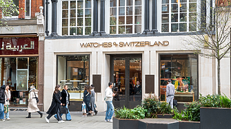 Watches of Switzerland не се влияе от американските мита, търсенето в САЩ остава стабилно