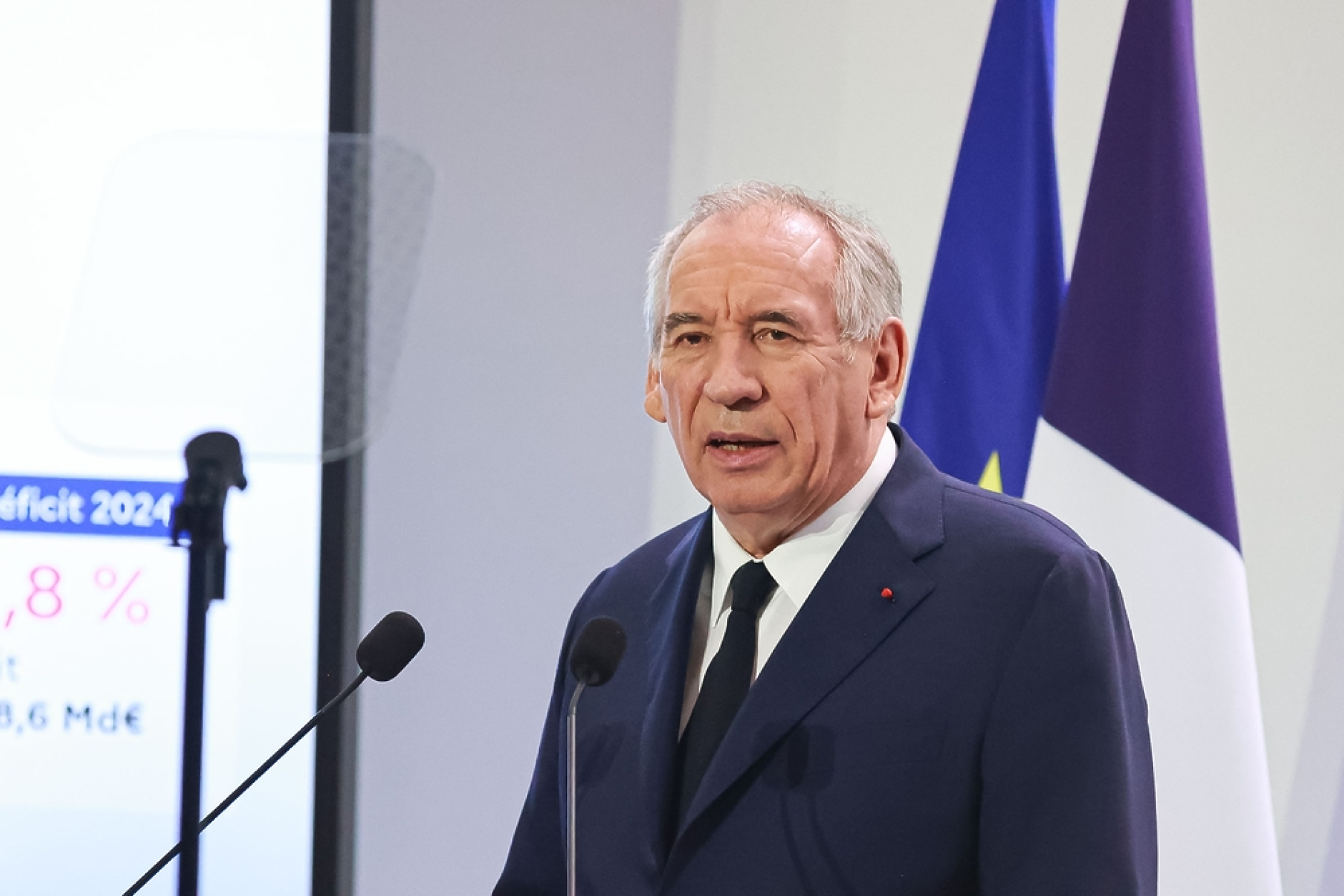 Френският премиер защити свикването на вот на вот на доверие като зов за събуждане