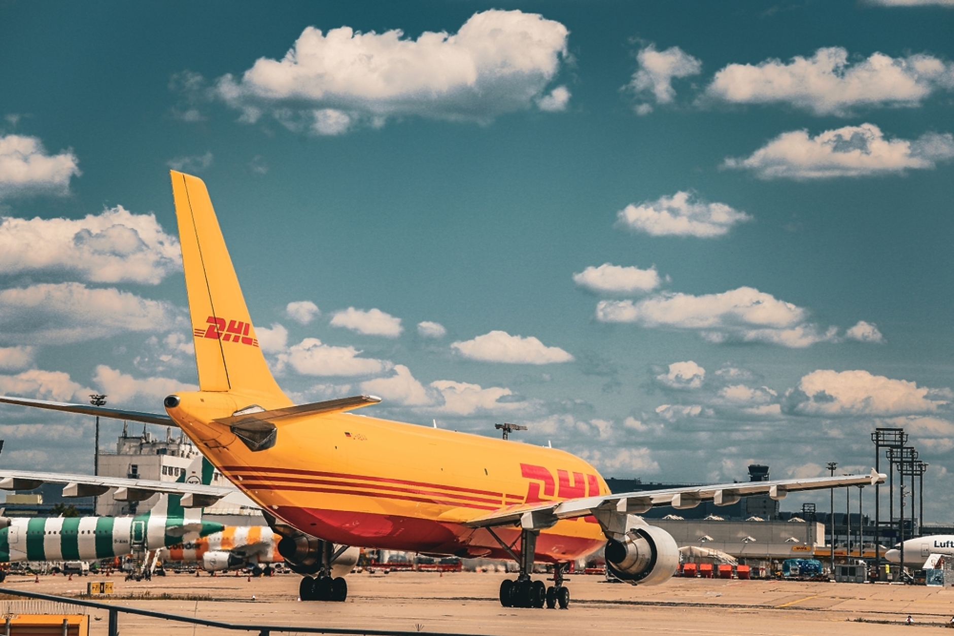 Германската компания DHL спира стандартните пратки до САЩ заради митата