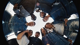 Lee затвърждава авторитета си в денима с кампания за новото поколение (Видео)