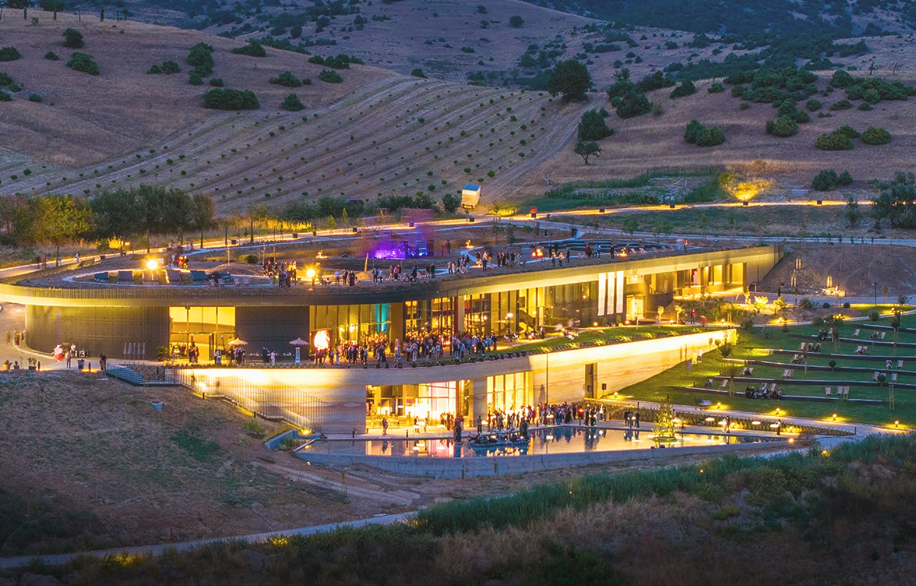 Официално отвори врати AYA Estate Vineyards – първата в България и региона винарна и галерия за съвременно изкуство