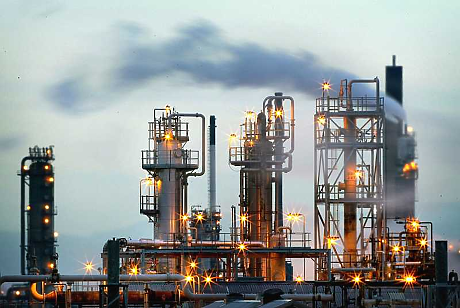 МАЕ: Темпът на намаляване на добива на петрол и газ в световен мащаб се ускорява