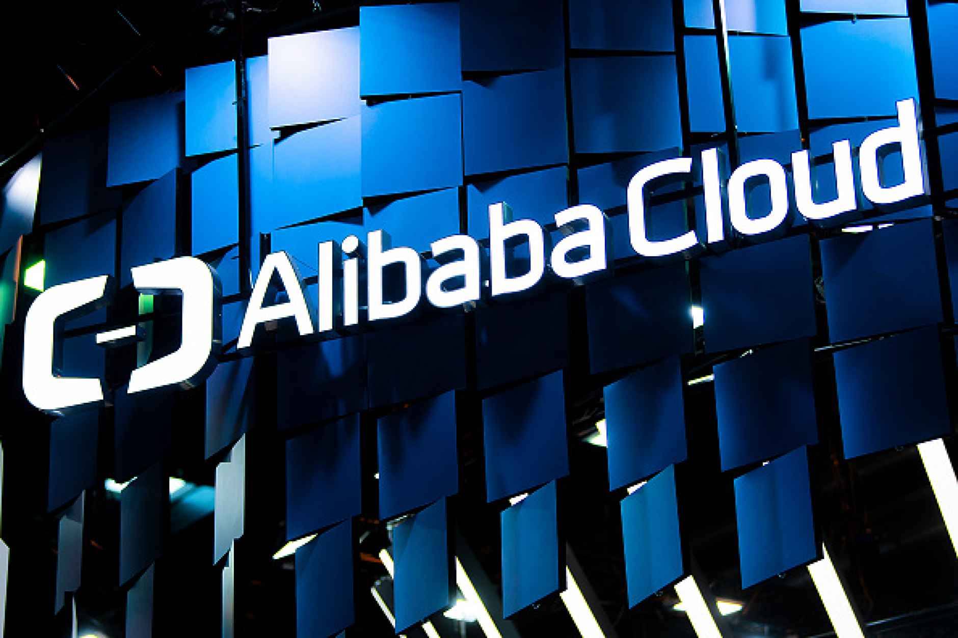 Заради инвстиции в AI: Акциите на Alibaba скочиха до четиригодишен връх