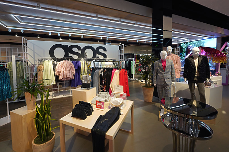 Asos понижава прогнозите си за продажбите на фона на "трудна" потребителска среда