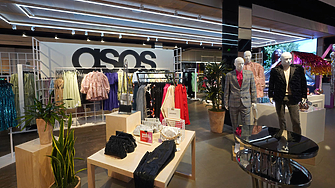 Asos понижава прогнозите си за продажбите на фона на трудна потребителска среда