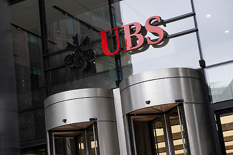 Най-голямата швейцарска банка UBS обмисля преместване в САЩ след спор с властите