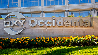 Компанията на Уорън Бъфет купува за 10 млрд. долара нефтения бизнес на Occidental Petroleum