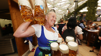 По време на биреният Октоберфест Байерн Мюнхен печели по малко домакински