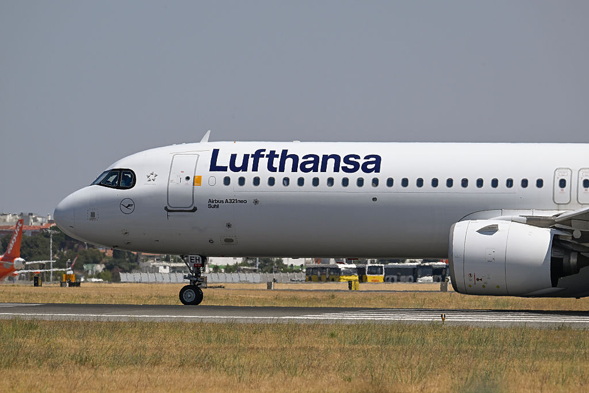 Пилотите на Lufthansa гласуваха за стачни действия заради пенсионната схема