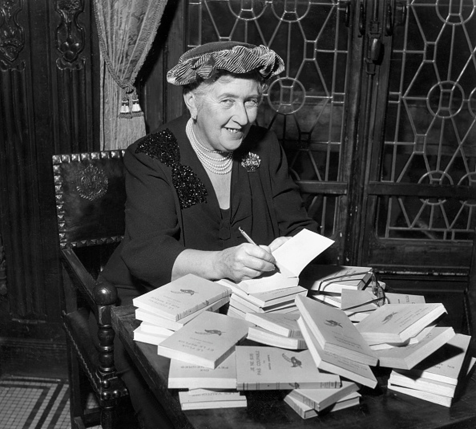 Неизвестно за известните: Любителка на отрови и археология превръща хобитата си в доходоносно творчество 