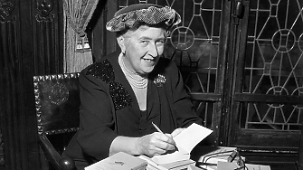 Приходите от нейните книги са изключително високи но никой не