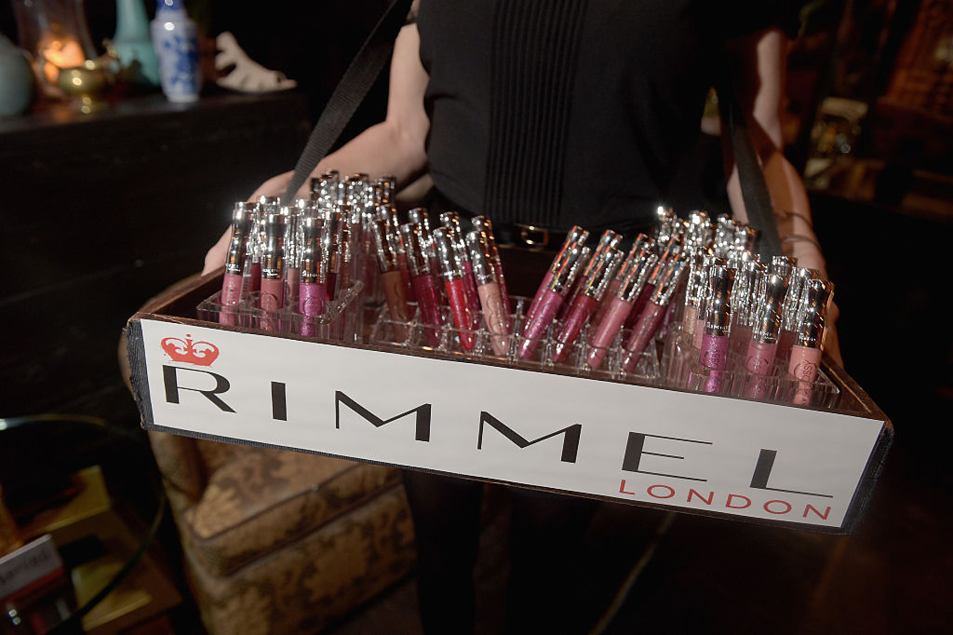 Coty проучва продажбата на Max Factor и Rimmel