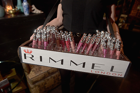 Coty проучва продажбата на Max Factor и Rimmel