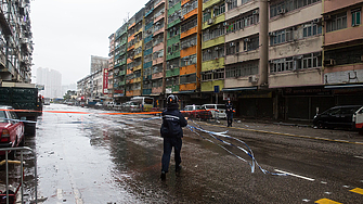 Супертайфунът Рагаса  връхлетя Хонконг което причини отмяна на около 600