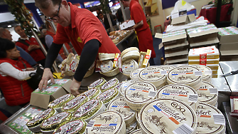 Френски общественици и ценители на сиренето Камеамбер са подготвили петиция