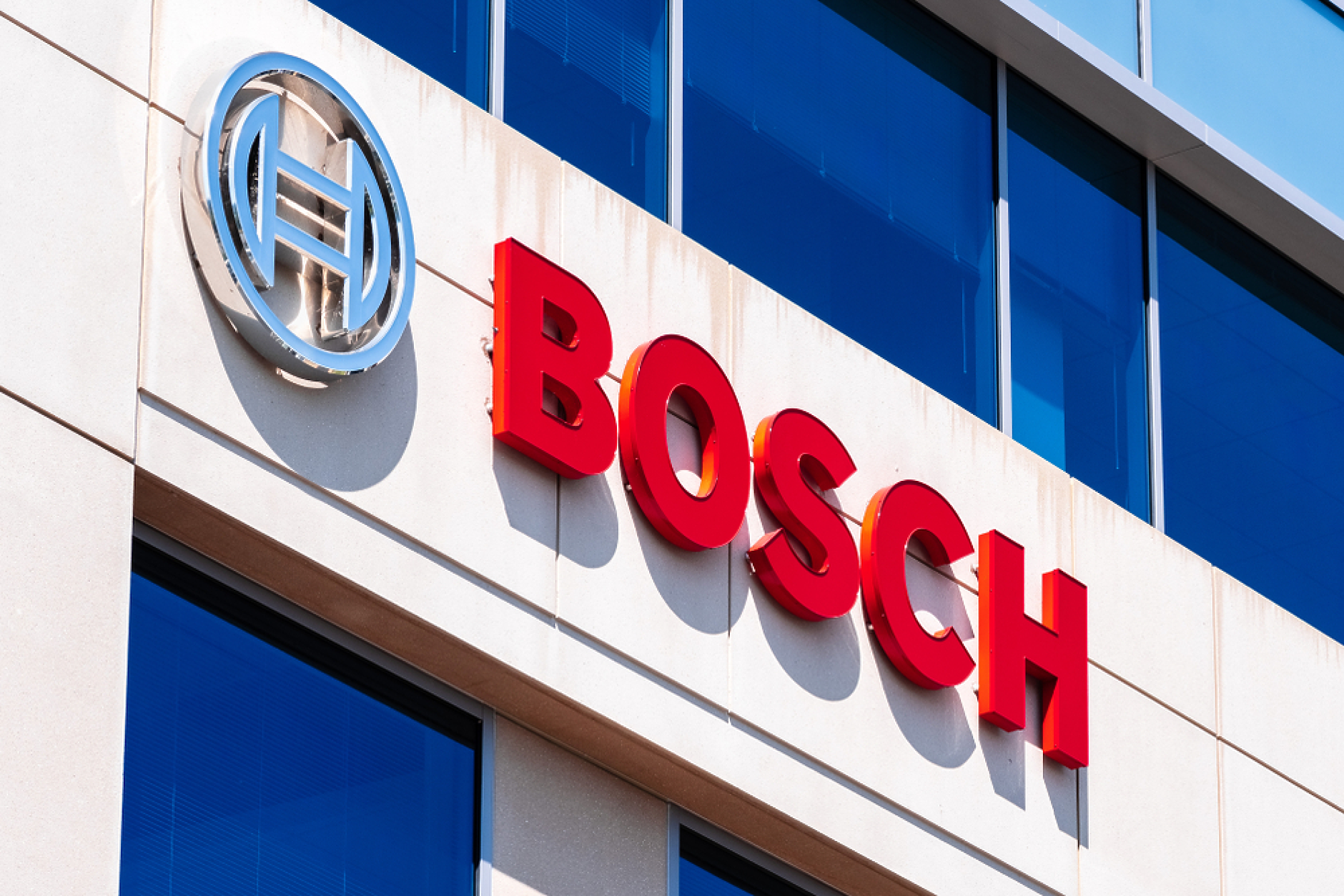 Германската компания Bosch ще съкрати „петцифрен брой“ служители от бизнеса си за авточасти