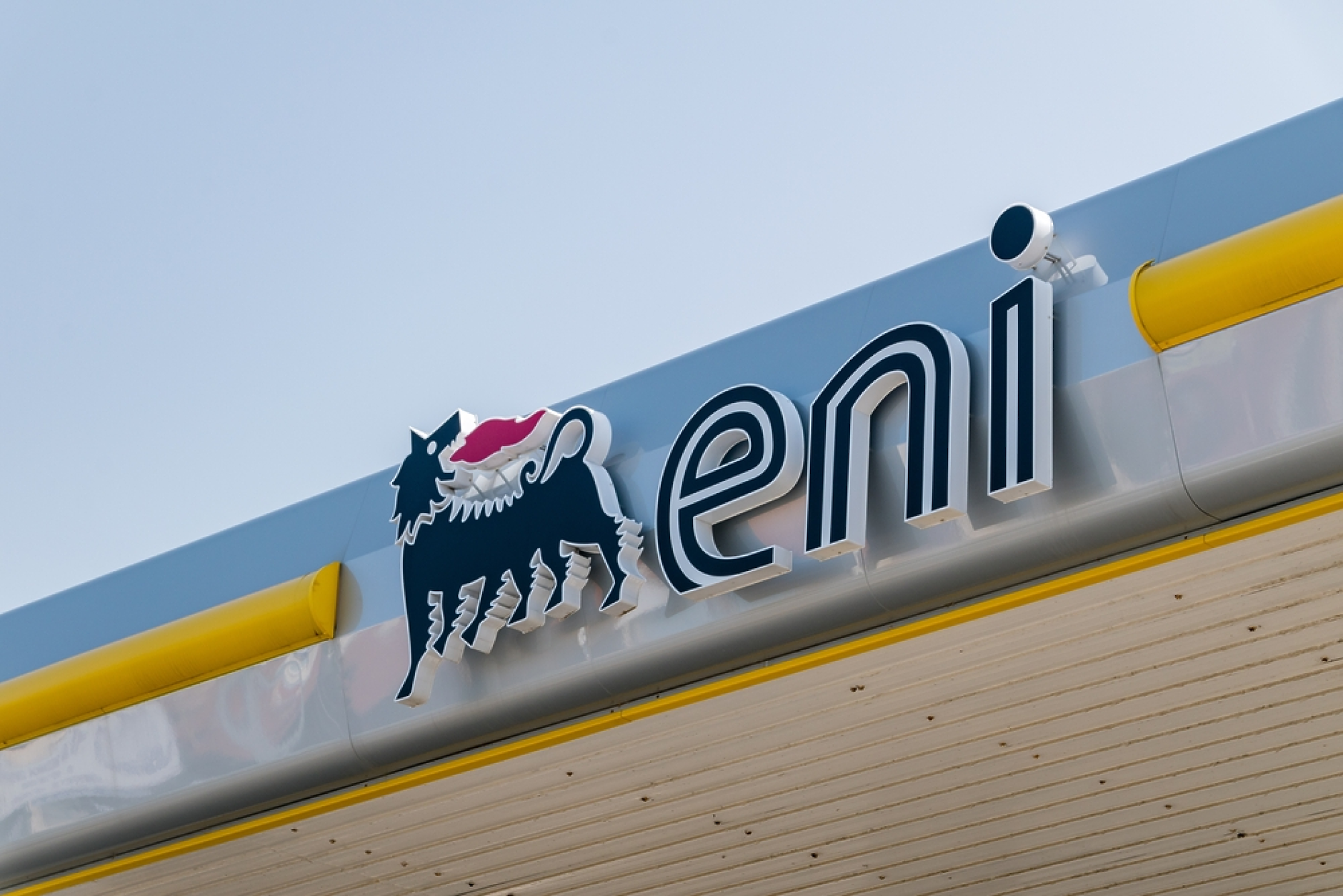 Рекорд за  Европа: Енергийният гигант Eni и пет компании глобени с 936 млн. евро в Италия 