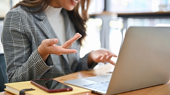 Жените на ръководни позиции в България се увеличават въпреки че