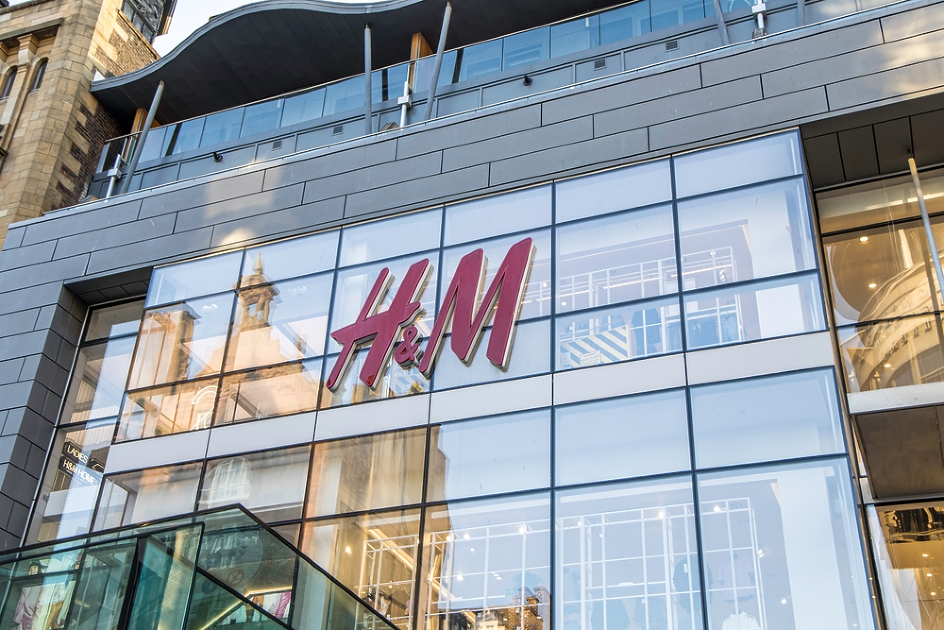 H&M затваря още магазини по света - редуцирането на разходите повишава печалбите