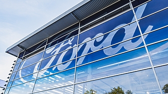 Американският автомобилен производител Ford ще съкрати до 1000 работни места в