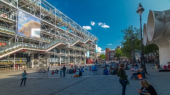 Центърът Жорж Помпиду емблематичната парижка сграда с оригинална архитектура в