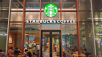 Starbucks обяви, че ще направи значителни съкращения и ще затвори някои обекти