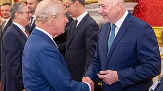 Премиерът Росен Желязков разговаря с Негово Величество крал Чарлз III