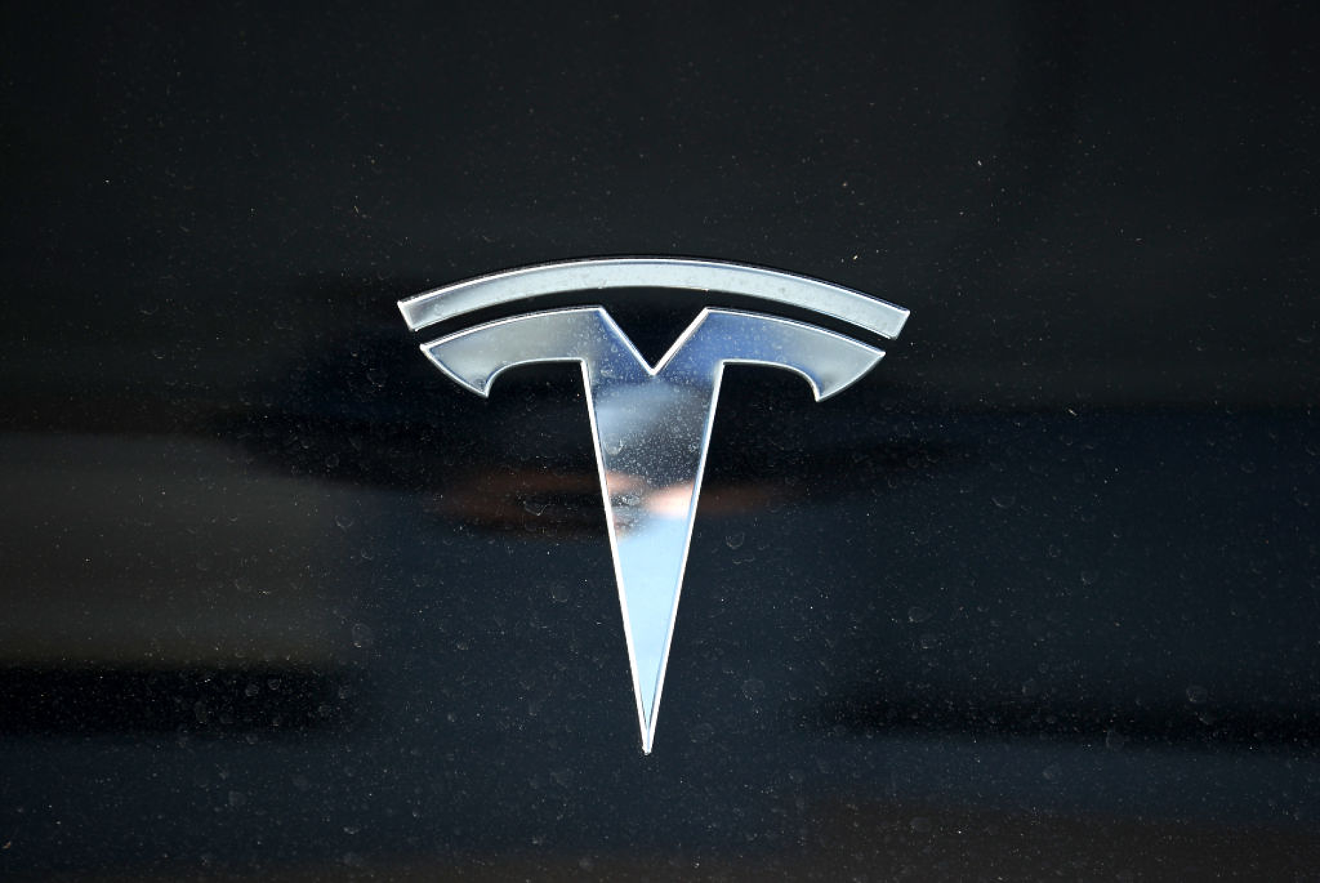 Tesla загатва за събитие във вторник, инвеститорите очакват фокусът да е върху достъпни електромобили