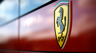 Ferrari сви наполовина плана си за производство на електрически коли до 2030 г.