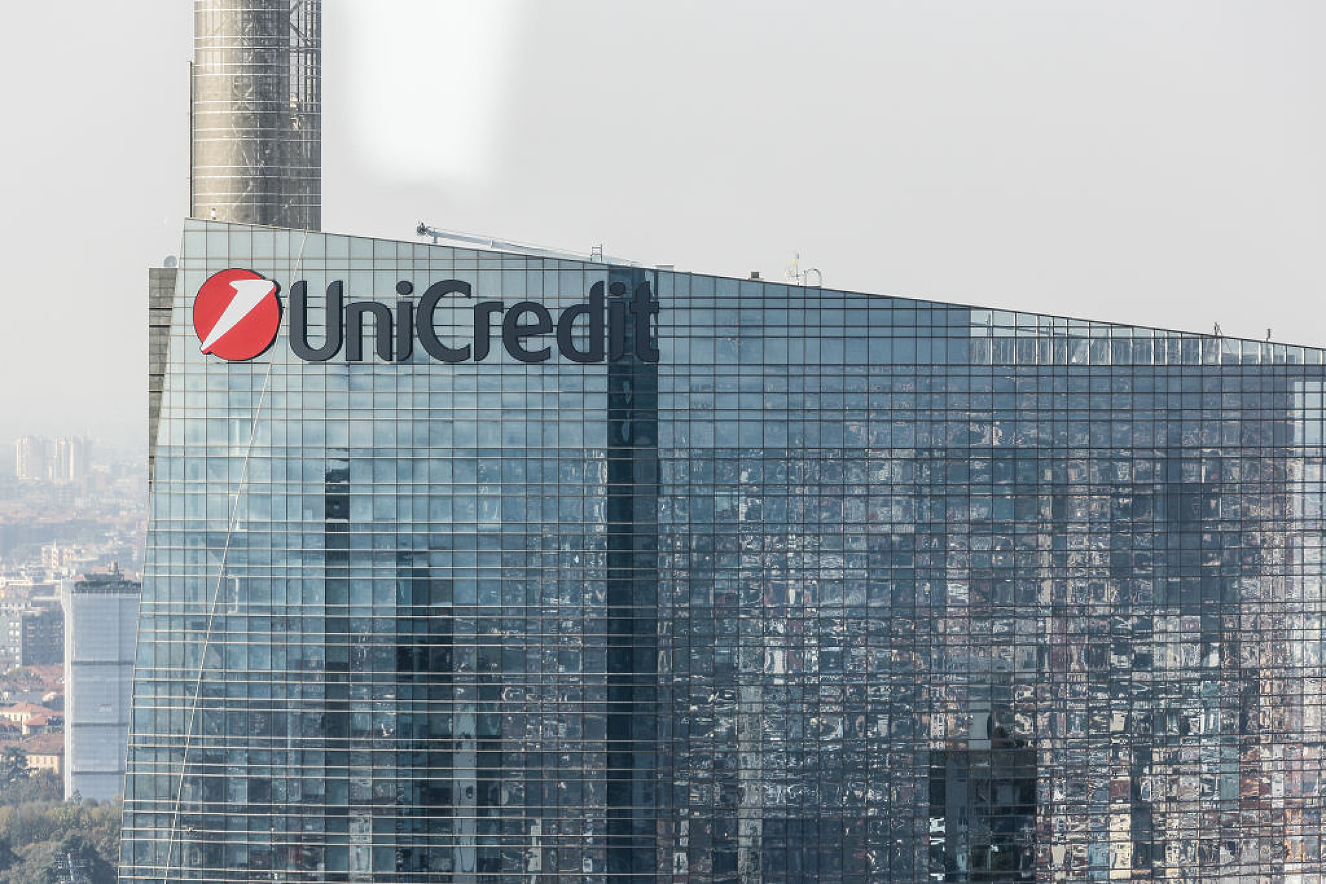 Unicredit потвърди прогнозата си за годишната печалба след по-силно от очакваното тримесечие