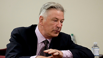 Холивудската звезда Алек Болдуин се замеси в спор около инцидент с камион за боклук