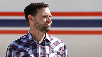 155 милиметров снаряд изстрелян по време на демонстрационна стрелба в чест