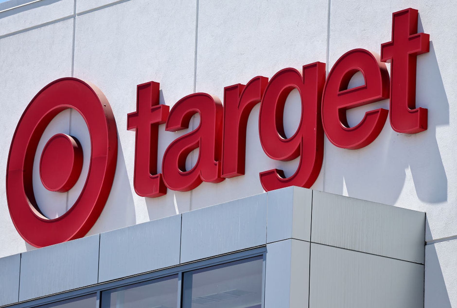 ТРАЙНА/// Target възприема нов маркетинг подход за колаборацията си с Woolrich