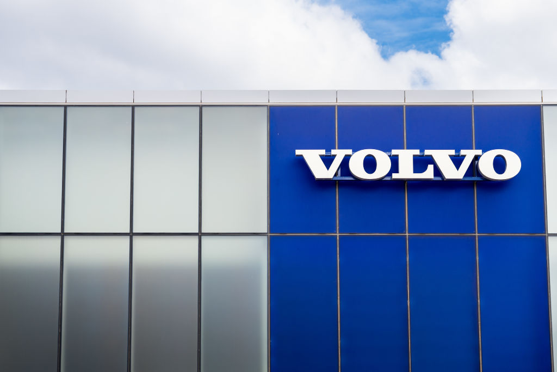 Печалбата на Volvo Cars за третото тримесечие леко се покачва въпреки ценовата конкуренция и митата