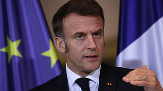 Блумбърг: Политическата криза във Франция е проблем не само за Макрон, но и за цяла Европа
