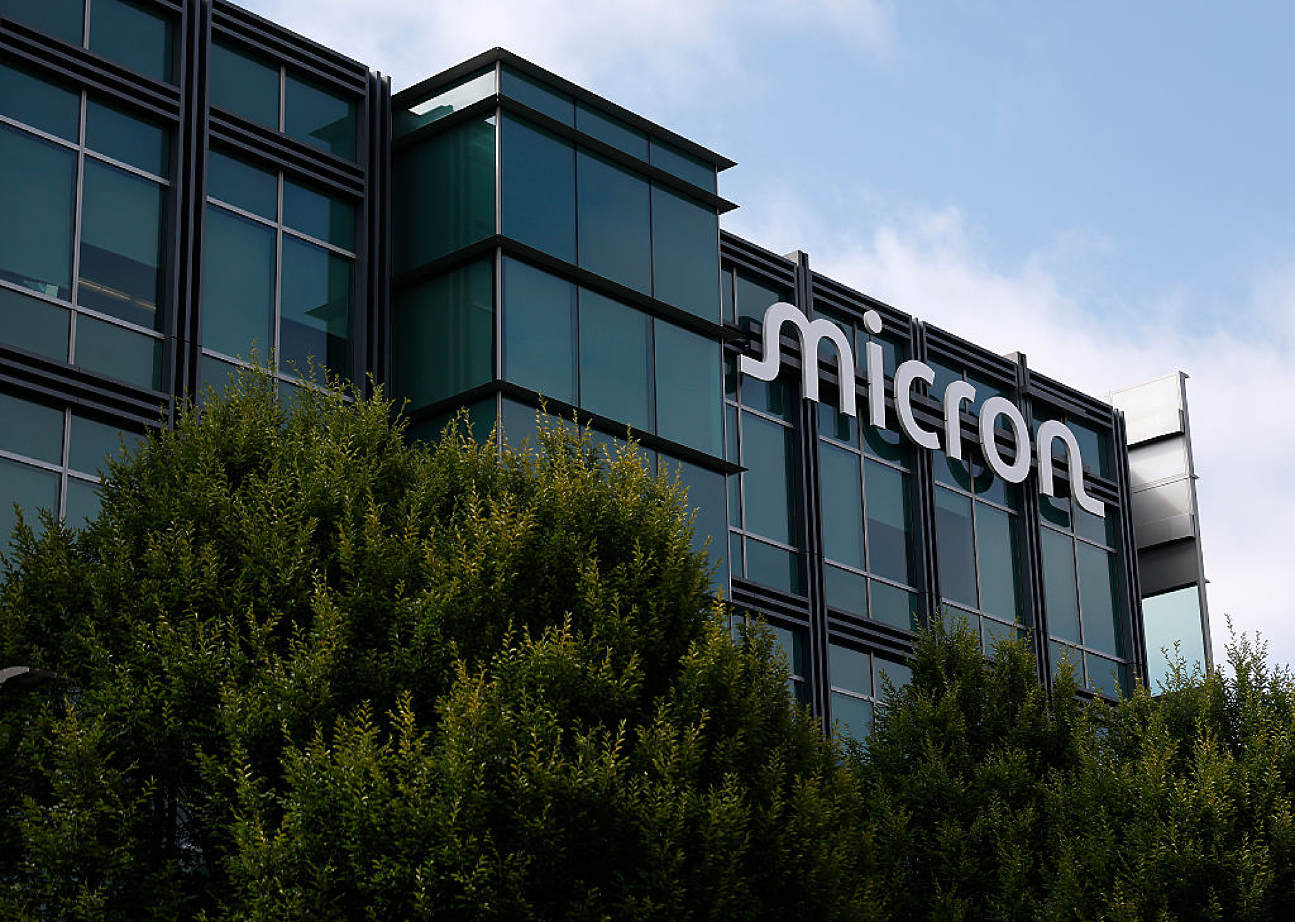 Ройтерс: Micron ще се откаже от бизнеса си със сървърни чипове в Китай