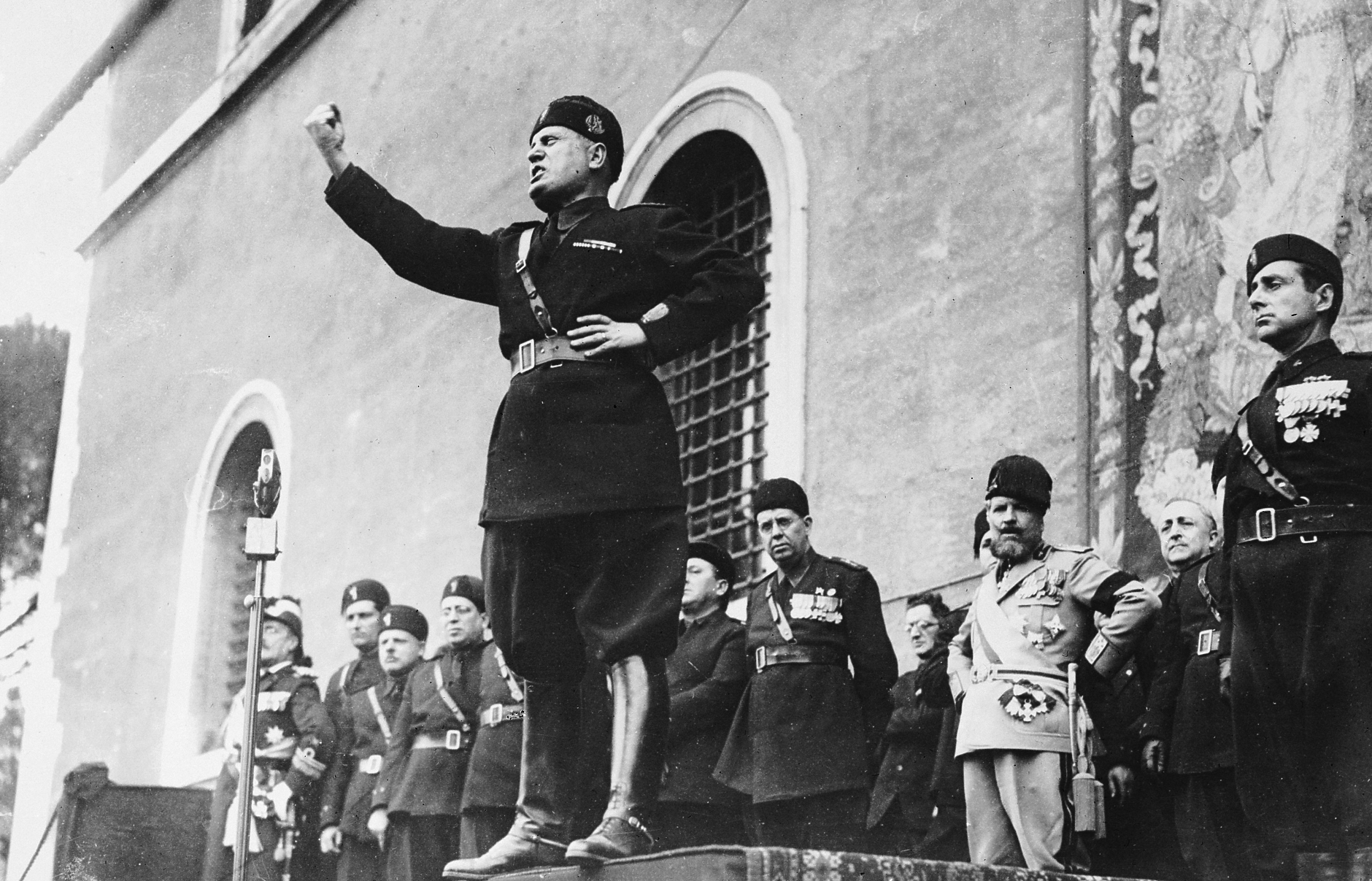 100 години назад: Връщаме ли се във времената, когато политиците се страхуваха от собствените си образи?