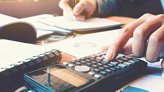 Главният икономист на КНСБ: Минималната заплата за нас е червена линия