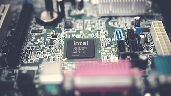 Intel надмина очакванията за печалба през третото тримесечие благодарение на съкращенията и инвестициите