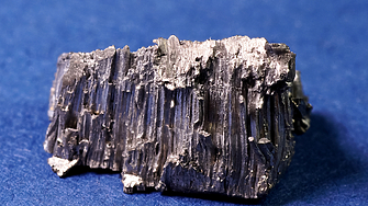 Автомобилни производители претърсват света за ключови редкоземни елементи преди предстоящите