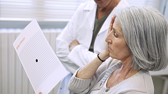 Учени използваха очен имплант за да подобрят зрението на десетки