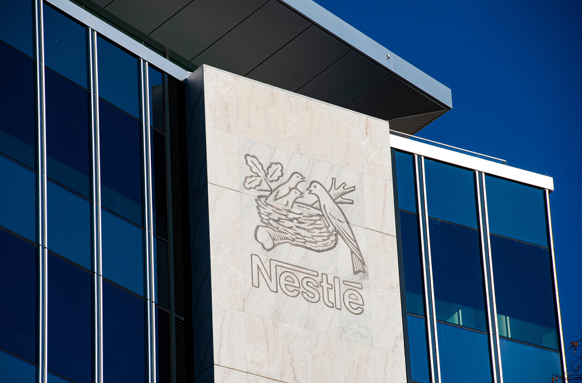 Nestle съкращава 16 000 работни места и прави опит да увеличи продажбите