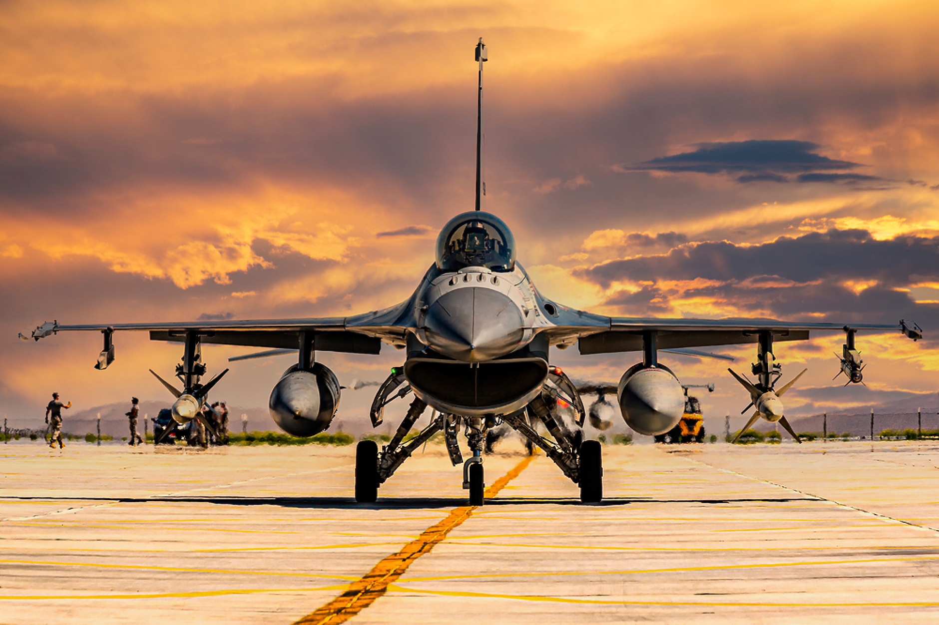 До края на годината у нас трябва да има осем самолета F-16