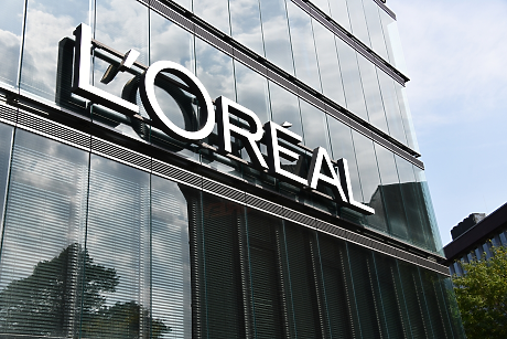 Собственикът на Gucci продава козметичното си подразделение на L’Oreal за 4 млрд. евро