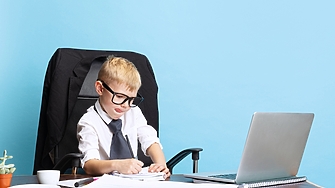 Хората са очаровани от лидерството и то с право В