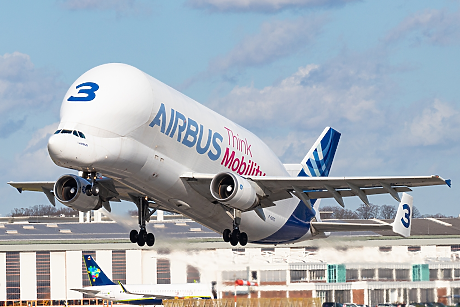 Как недостигът на двигатели изпрати почти нови самолети Airbus на скрап
