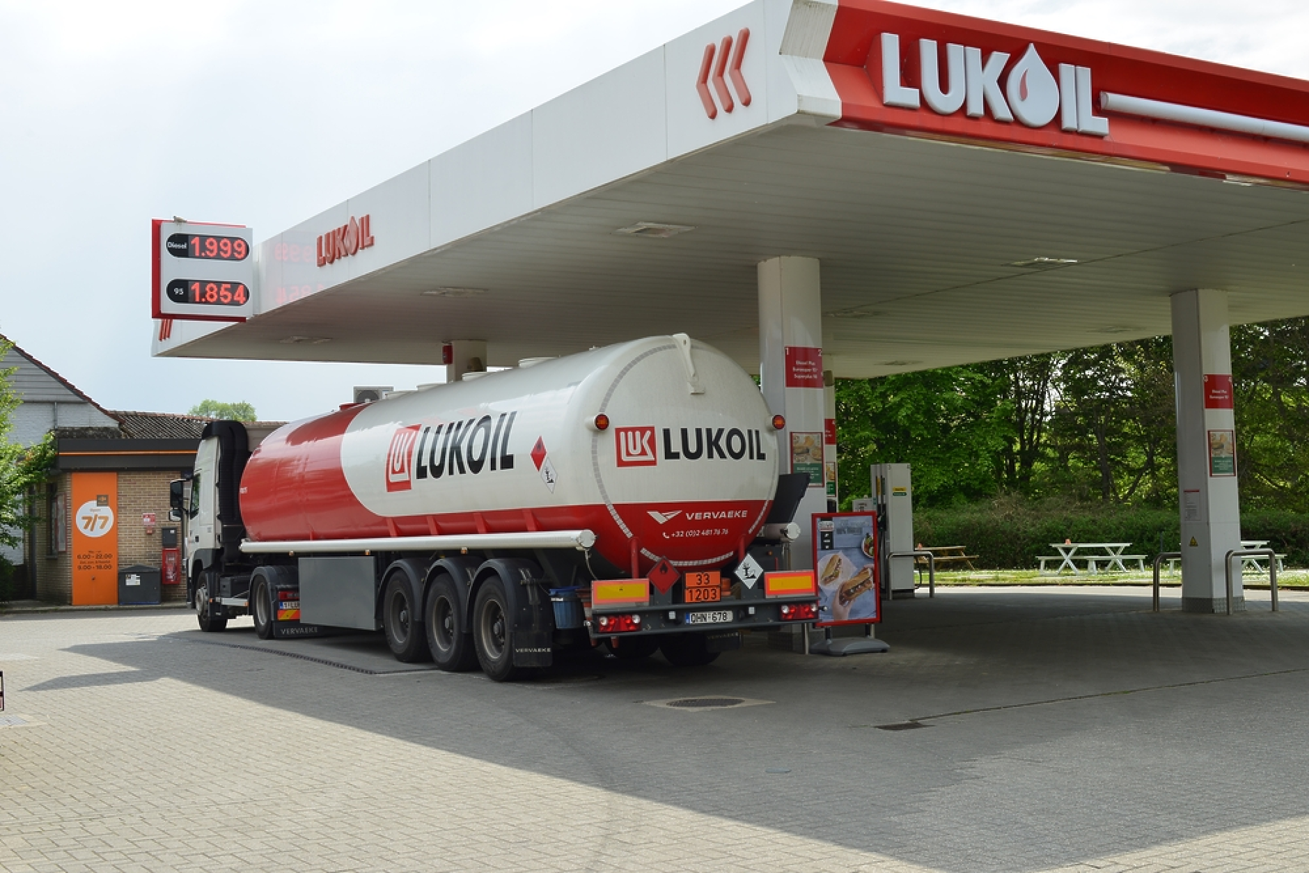 „Лукойл“ ще продаде международните си активи
