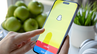 Европейската комисия прави преглед на безопасността на децата в Snapchat, YouTube и магазините за приложения